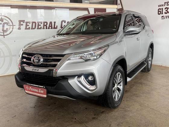 TOYOTA HILUX SW4 2.8 SRX 4X4 7 LUGARES 16V TURBO INTERCOOLER DIESEL 4P AUTOMÁTICO